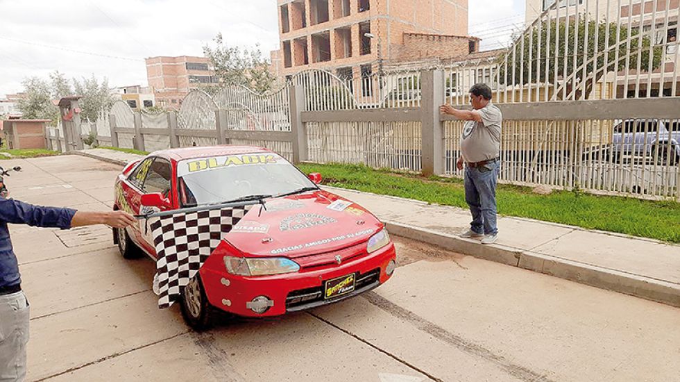 Todo está listo para levantar la bandera a cuadros de la carrera que recorrerá las carreteras de Sucre y Potosí.