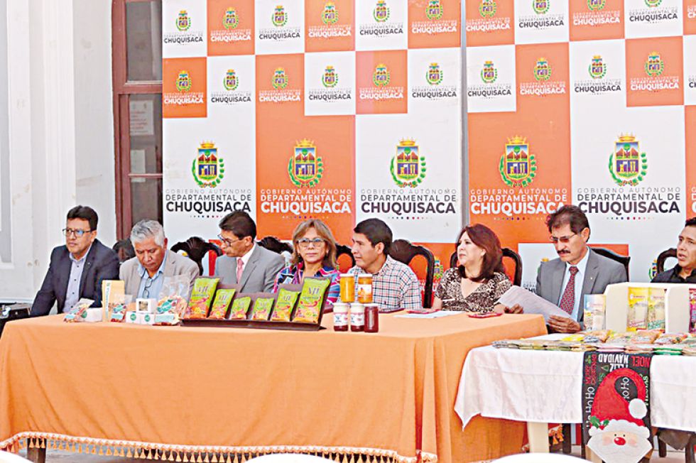 ACTO. El lanzamiento de la Feria del Canastón Navideño en el patio de la Gobernación.