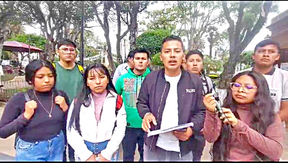PRONUNCIAMIENTO. Representes del Centro de Estudiantes de Ciencias de la Tecnología.
