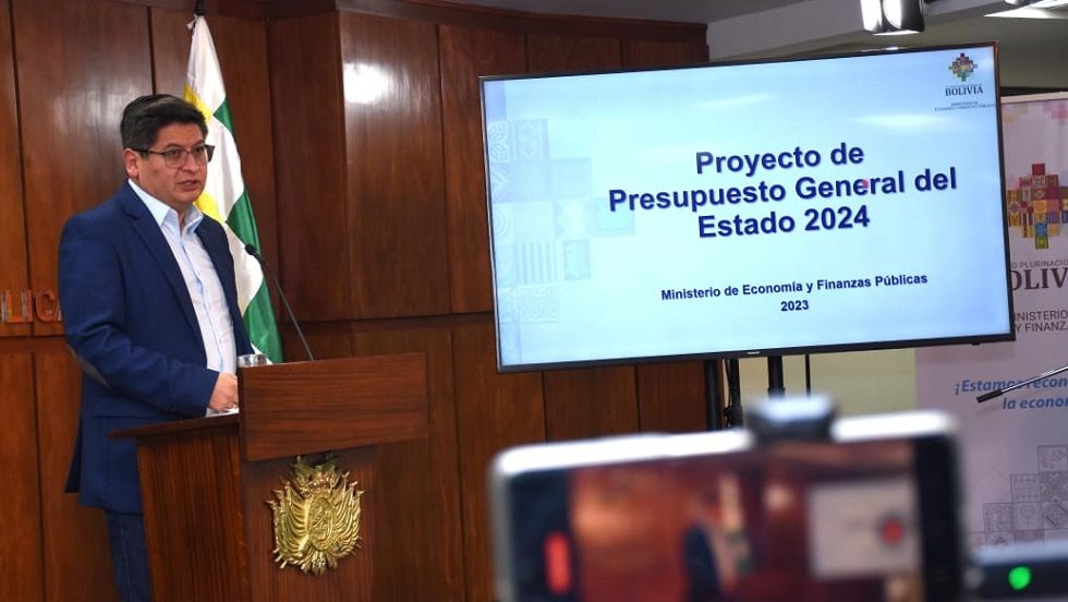 El ministro de Economía, Marcelo Montenegro, brindó este jueves una conferencia de prensa.