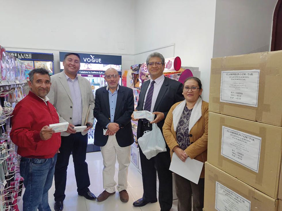 ACTO. La entrega se desarrolló en la oficina central de Farmacorp, en la plaza 25 de Mayo.