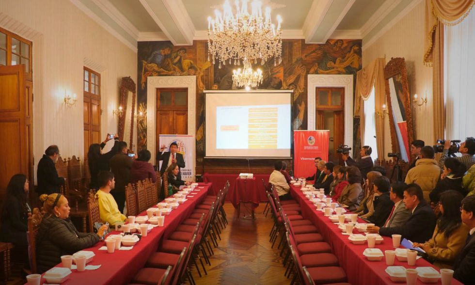 AUTORIDADES. Decanos y directores de carrera participaron del informe de un año de gestión.