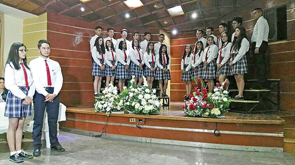 ESCOLAR. Celebración pasada de un acto de graduación en una unidad educativa de Sucre.