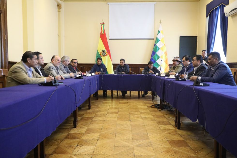 Las autoridades de la Asamblea Legislativa se reunieron el pasado viernes. 