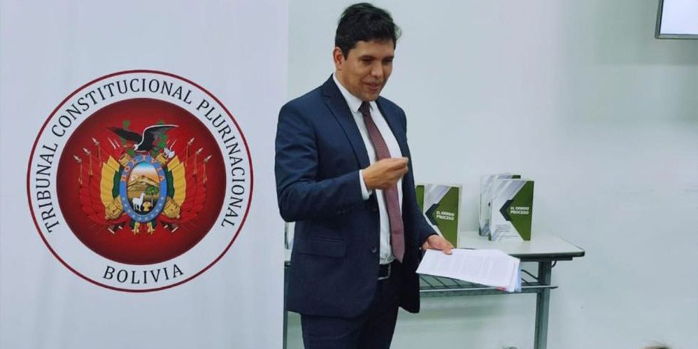 El magistrado del Tribunal Constitucional Plurinacional (TCP), Carlos Calderón decidió dejar la magistratura.