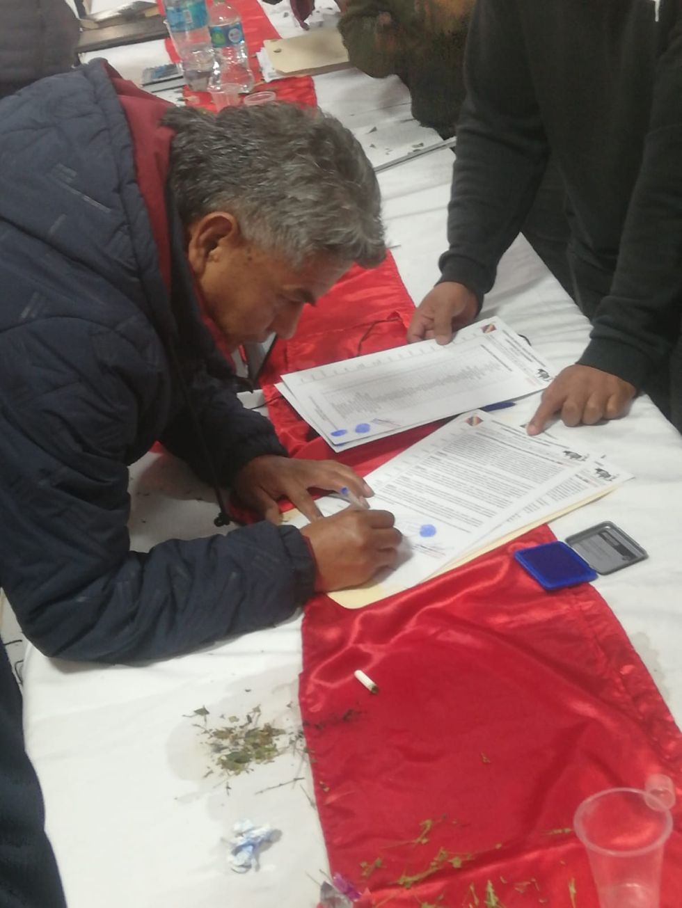 Colomi Gobierno y Colomi firman acuerdo y se levantan bloqueos en la ruta ...