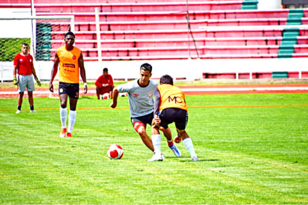 Independiente realizó una práctica de fútbol ayer en el estadio Patria.