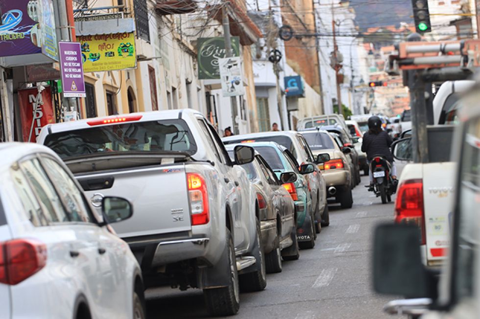 PROBLEMA. Congestionamiento vehicular en el Casco Histórico de la Capital.