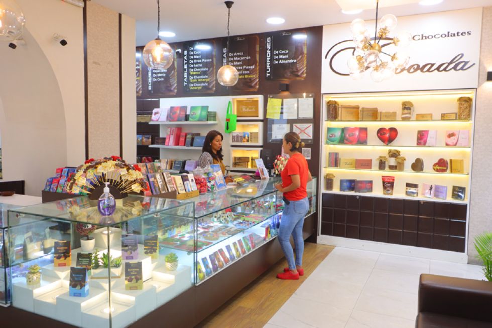 CHOCOLATES. Tiendas de las empresas Para Ti y Taboada en la ciudad de Sucre.