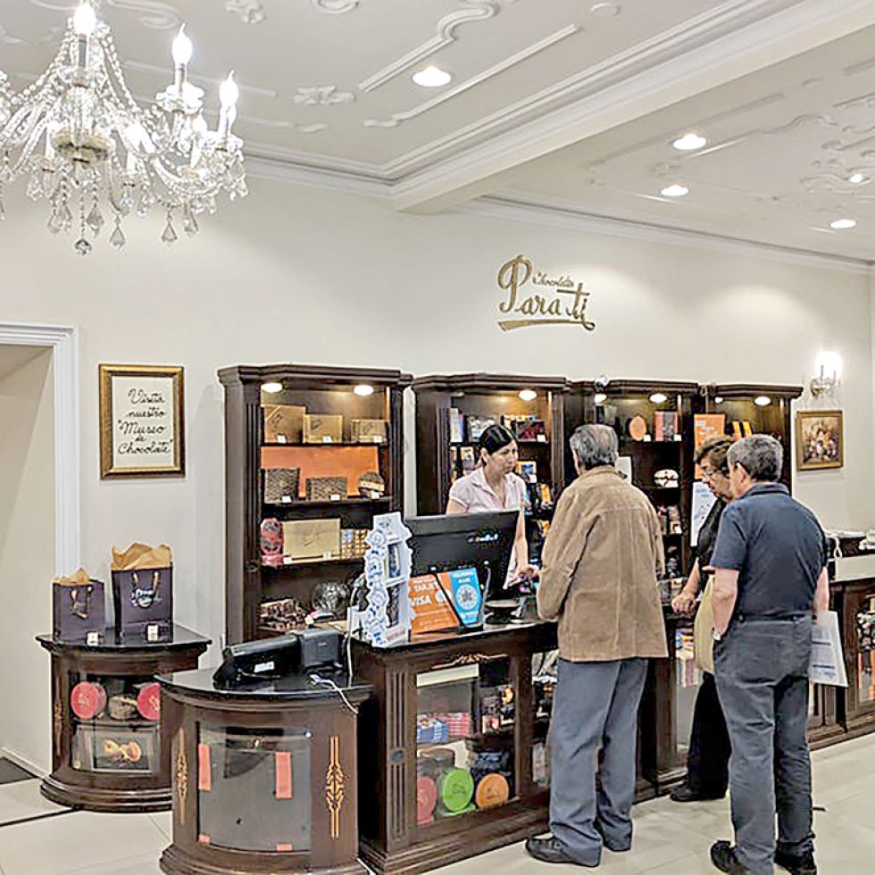 CHOCOLATES. Tiendas de las empresas Para Ti y Taboada en la ciudad de Sucre.