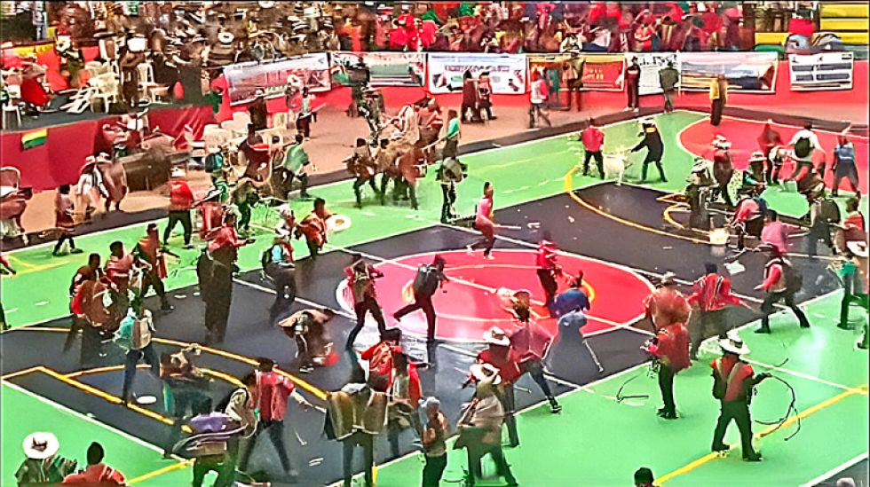 Batalla campal entre ‘arcistas’ y ‘evistas’