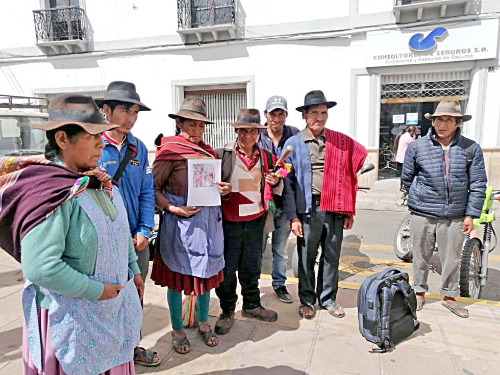 DENUNCIA. Representantes del Ayllu de Quila Quila llegaron el Comando de la Policía.