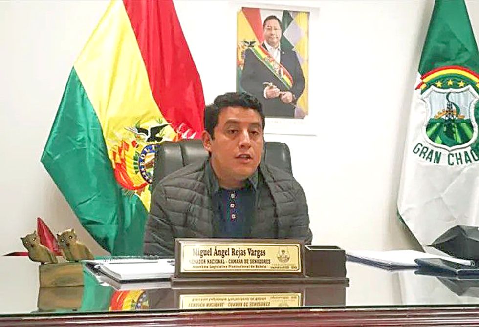 CUESTIONADO. El senador ‘evista’ Miguel Rejas (MAS), este jueves, ante la prensa.