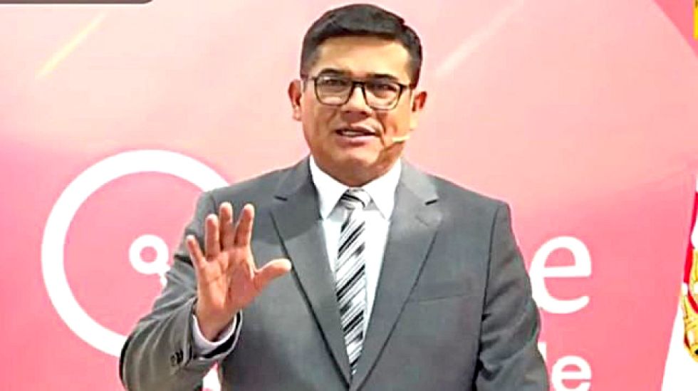 AUTORIDAD. El alcalde de Sucre, Enrique Leaño, durante la conferencia de prensa que ofreció ayer.