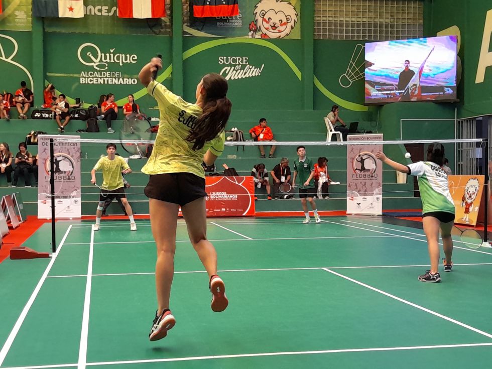 La competencia de bádminton en el coliseo de Max Toledo, en Sucre. CARLOS RODRÍGUEZ/CORREO DEL SUR 
