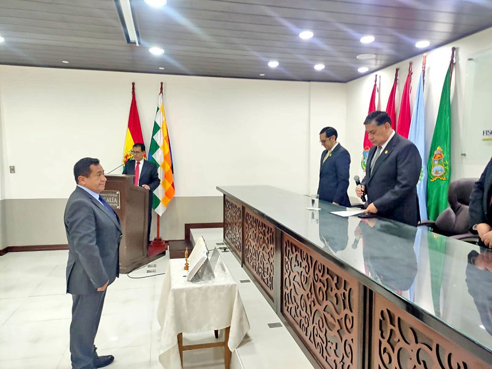 ACTO. La posesión en la Fiscalía.