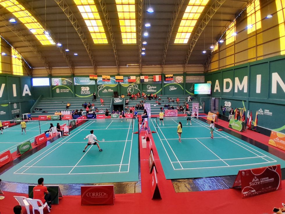 La competencia de bádminton en el coliseo de Max Toledo, en Sucre. CARLOS RODRÍGUEZ/CORREO DEL SUR 