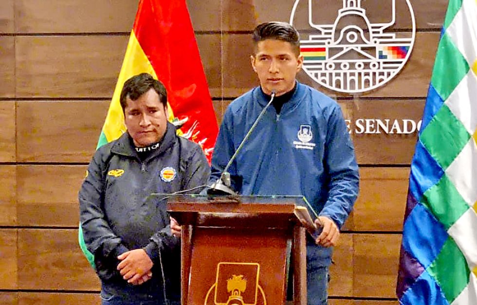 ANTIPRÓRROGA. Israel Huaytari y Andrónico Rodríguez lograron ayer un primer acercamiento.