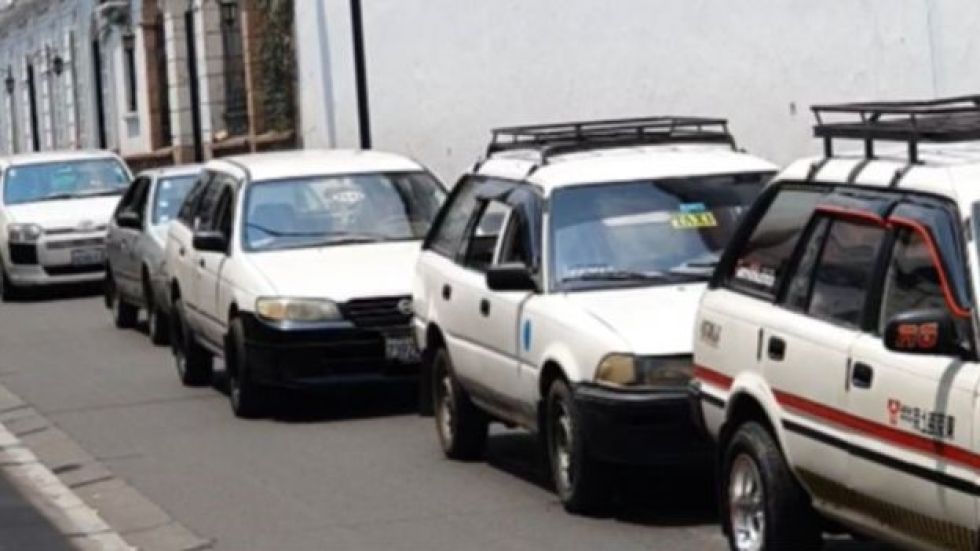 La Policía encontró el vehículo donde un taxista violó a su pasajera en Sucre.