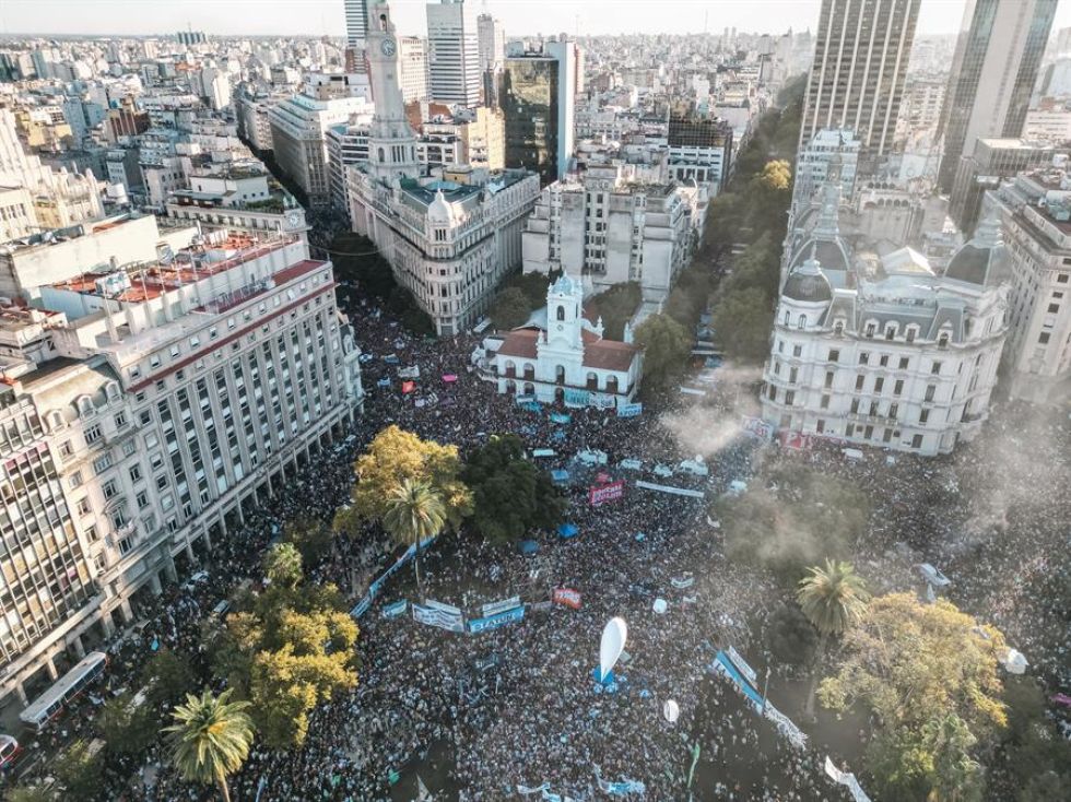 Una movilización del sector educativo contra el gobierno del presidente Javier Milei este martes en Buenos Aires (Argentina).
