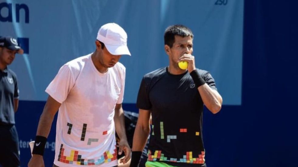 Los bolivianos Boris Arias (i) y Federico Zeballos en un anterior torneo. 