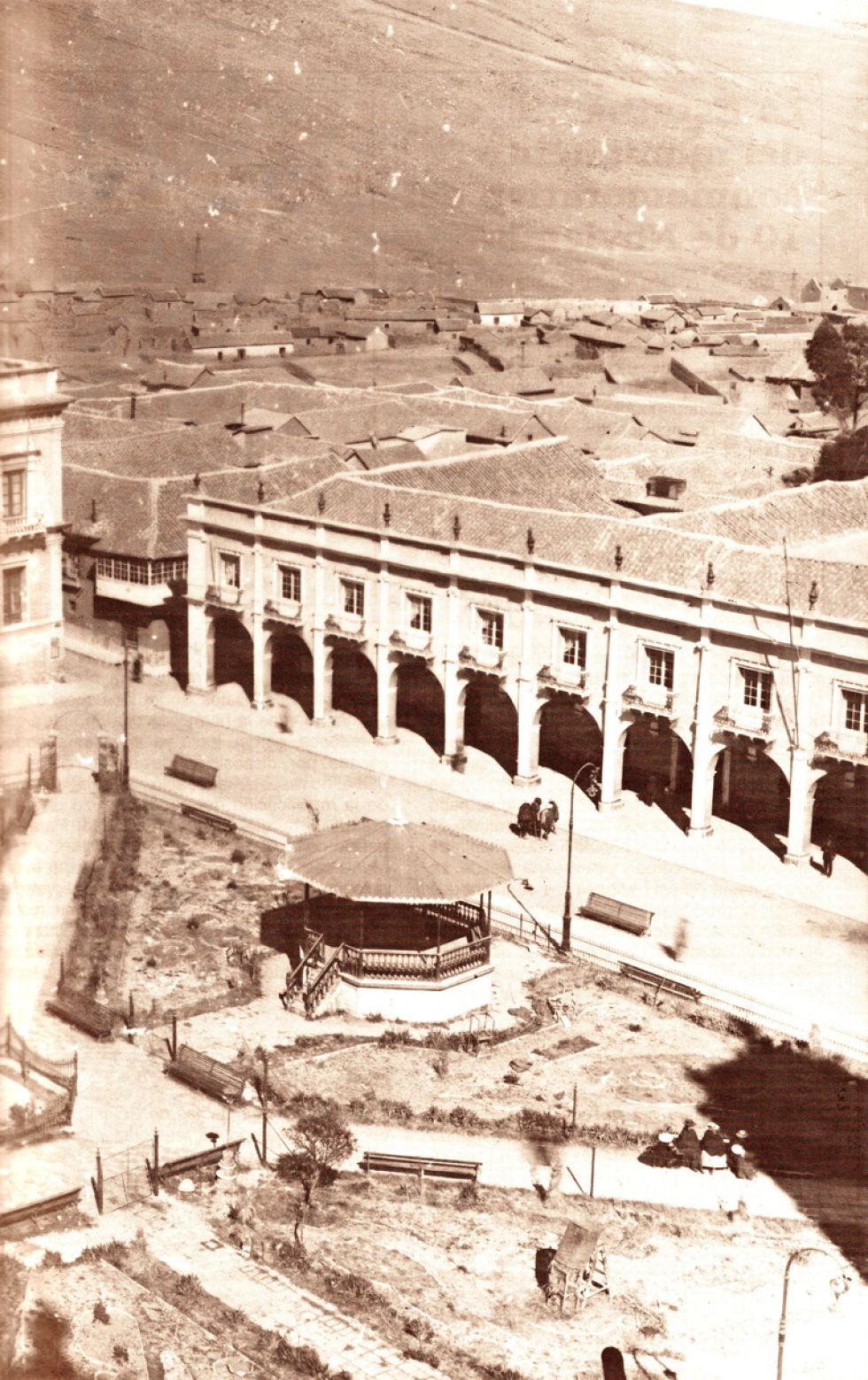 La plaza central de Potosí en los primeros años del siglo XX.