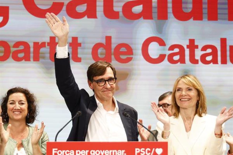 CANDIDATO. Salvador Illa comparece ante los medios para valorar los resultados electorales.