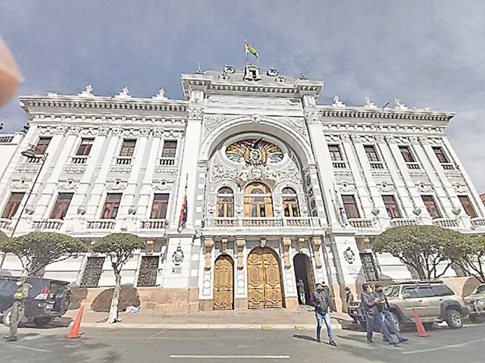 INSTITUCIÓN. Vista el exterior del palacio del Gobierno Departamental de Chuquisaca, en Sucre.