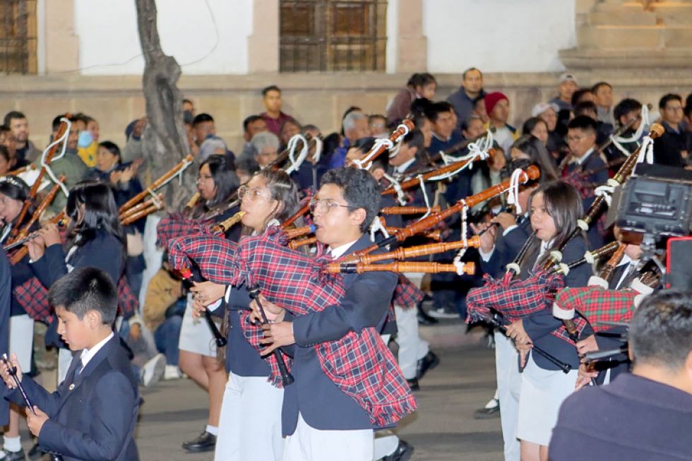 DESTACADO. El Colegio Americano, de Oruro, que también participó por la mañana.