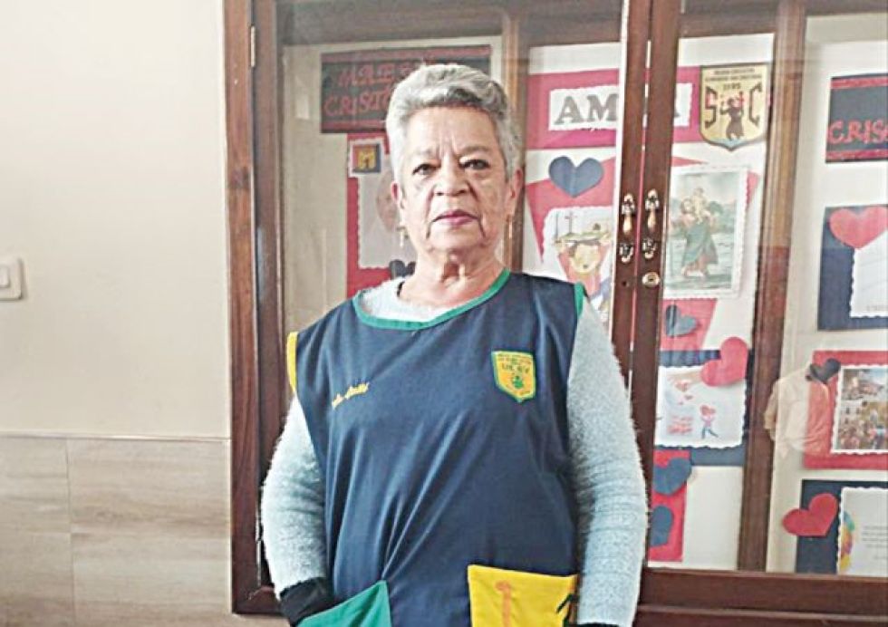 RECONOCIMIENTO. La profesora Ana Quiti, antes de ingresar a clases ayer, miércoles. 