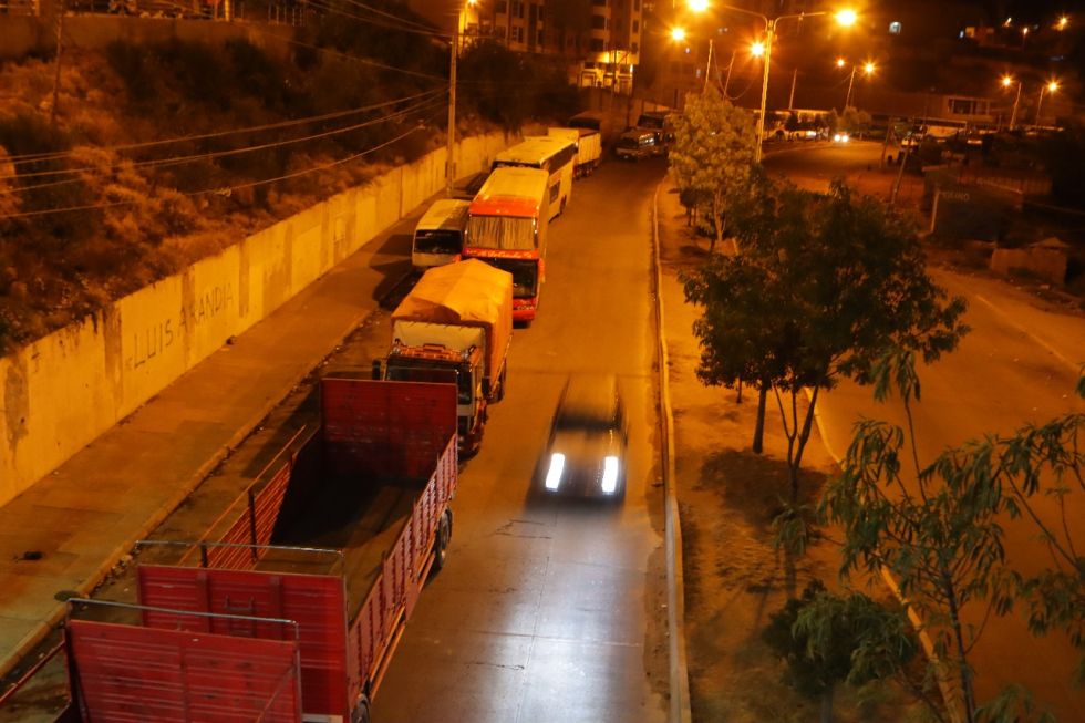 En Sucre también se formaron filas en inmediaciones de los surtidores. 