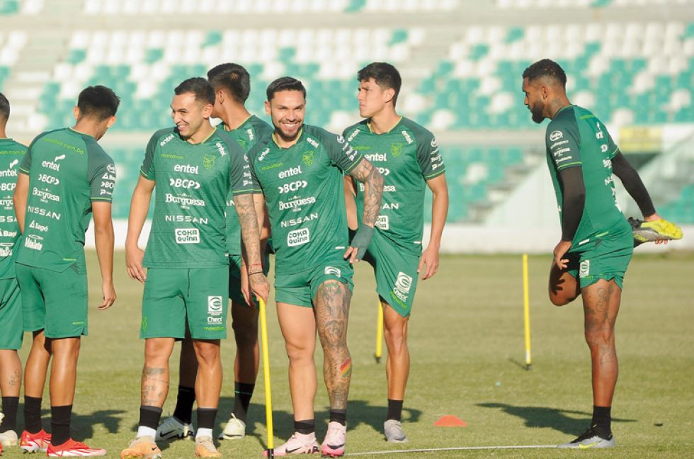 El combinado nacional se prepara en el Tahuichi Aguilera de Santa Cruz antes de su viaje a Estados Unidos para jugar la Copa América.