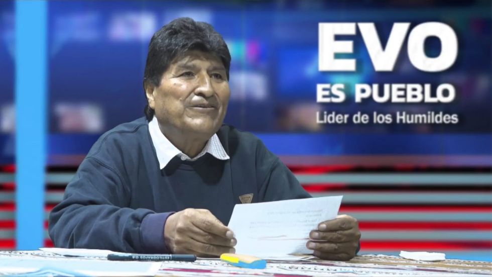 El expresidente Evo Morales, durante su programa en radio Kawsachun Coca.