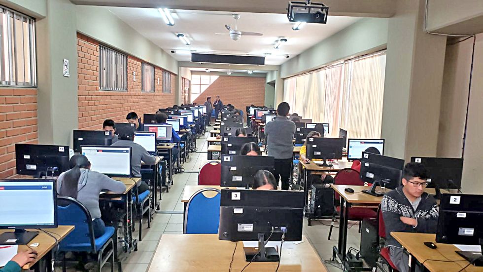 SUCRE. El examen de admisión para postulantes a la U que se desarrolló el viernes.