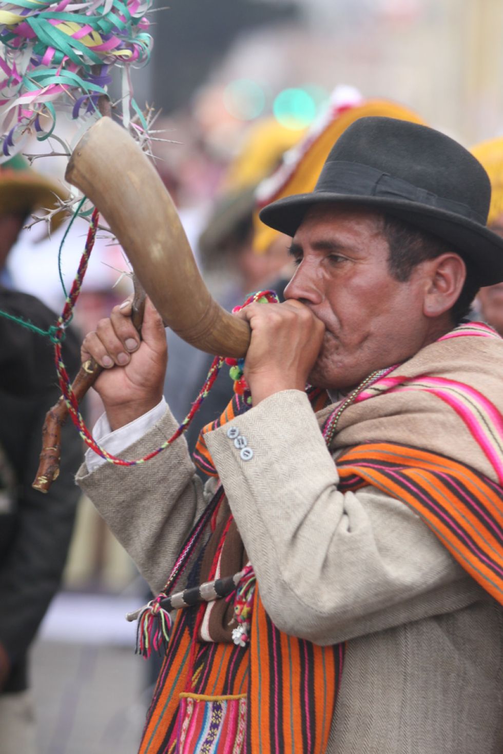 El pututu anuncia que ya llega la fiesta.