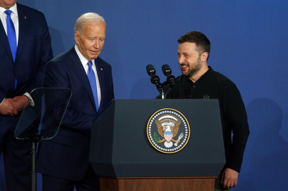El presidente de Estados Unidos, Joe Biden (d), y su homólogo de Ucranina, Volodimir Zelenski.