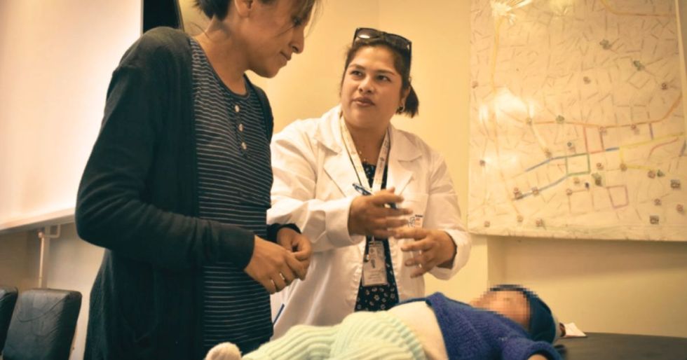La población debe mantener las medidas de bioseguridad, como el lavado de manos constante, uso de alcohol al 70%, de barbijo y la distancia.