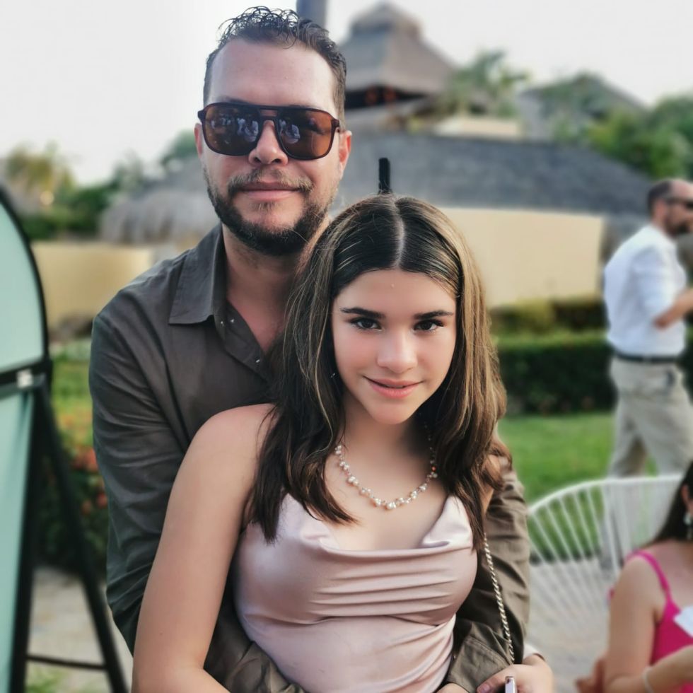 ÉXITO. Victoria Céspedes Legarreta junto a su padre, el paceño Hugo Céspedes Domínguez.