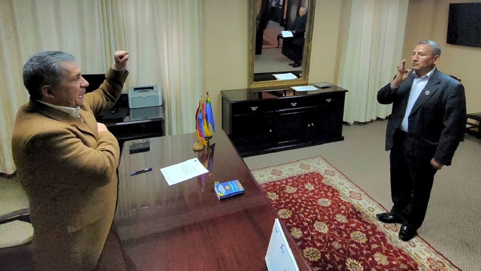 El ministro de Defensa, Edmundo Novillo posesionó al coronel Luis Amilcar Velásquez.