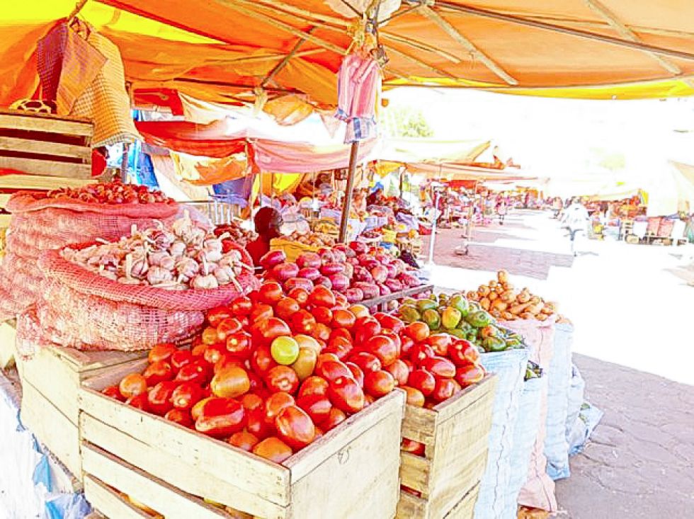 ALIMENTOS. Productos en un mercado.