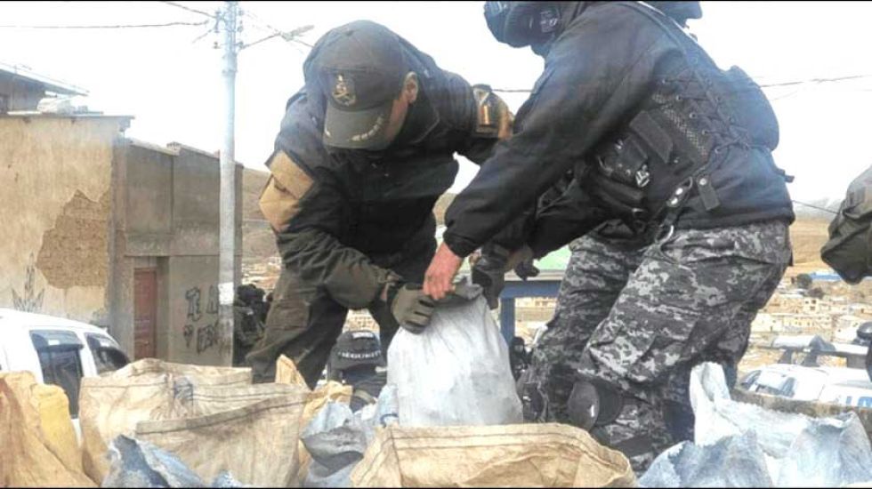 Los sacos con minerales que se recuperaron. 
