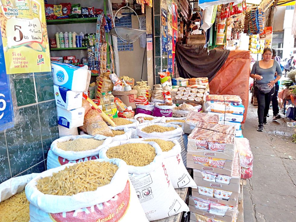 MERCADO. Productos de primera necesidad.