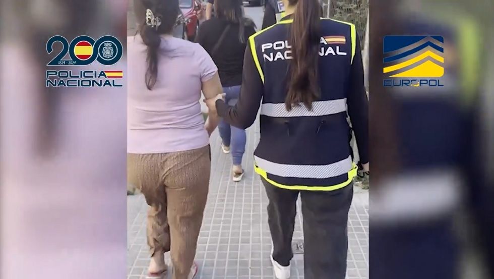 La Policía española detuvo a 77 personas. 
