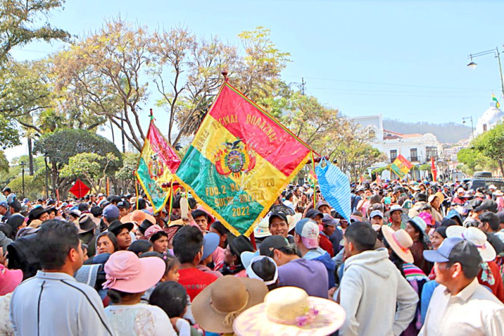 PRESIÓN. La marcha de “cacerolas vacías” del lunes protagonizada por vecinos de los distritos 4 y 6.