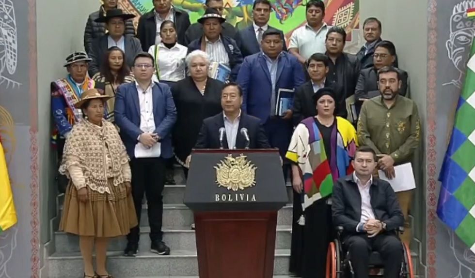 El presidente Luis Arce junto a los gobernadores participantes del Consejo Nacional de Autonomías.