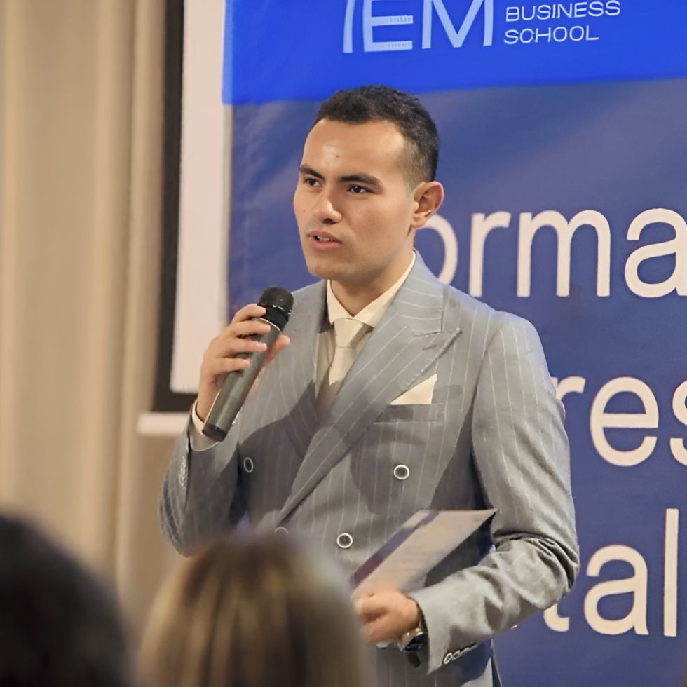 Gabo Chavarría es Licenciado en Comunicación Social de la Universidad San Francisco Xavier de Chuquisaca