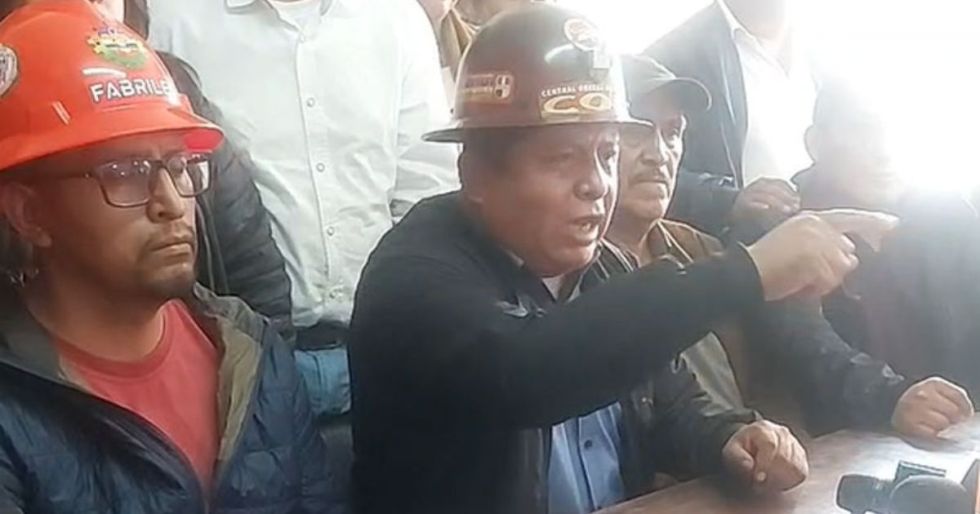 Huarachi enla COB luego de que "evistas" irrumpieron en la sede.
