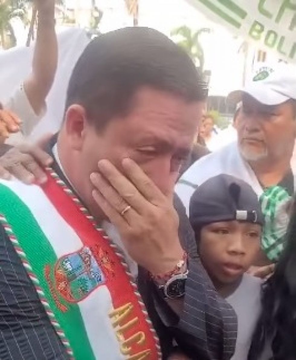 El alcalde de San Rafael de Velasco, Jorge Vargas Roca, en una imagen que conmueve al país.