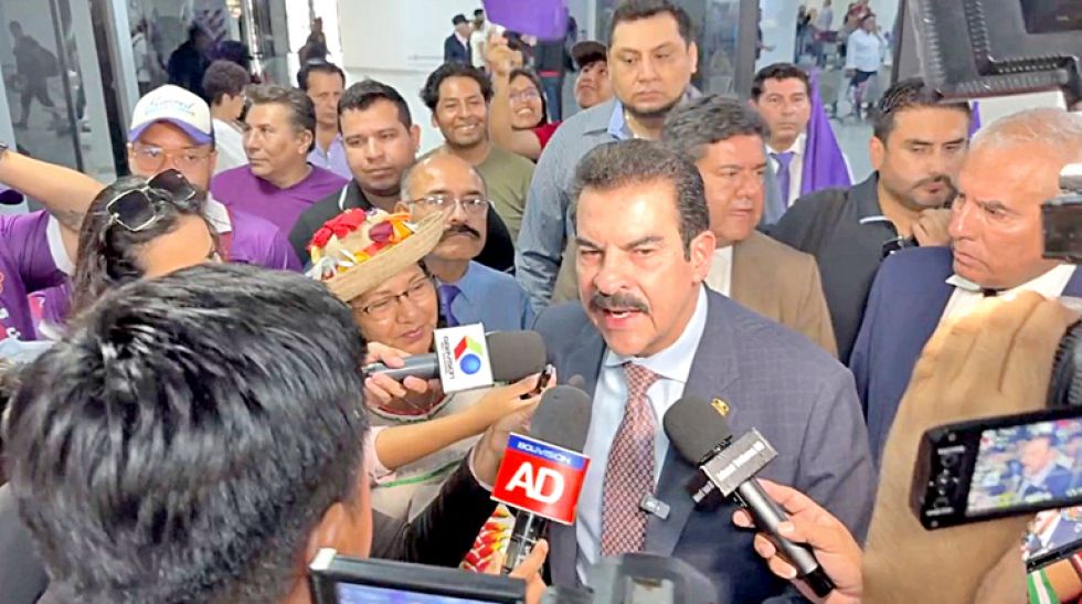 POLÍTICO. El alcalde de Cochabamba, Manfred Reyes Villa, este lunes, en Santa Cruz.