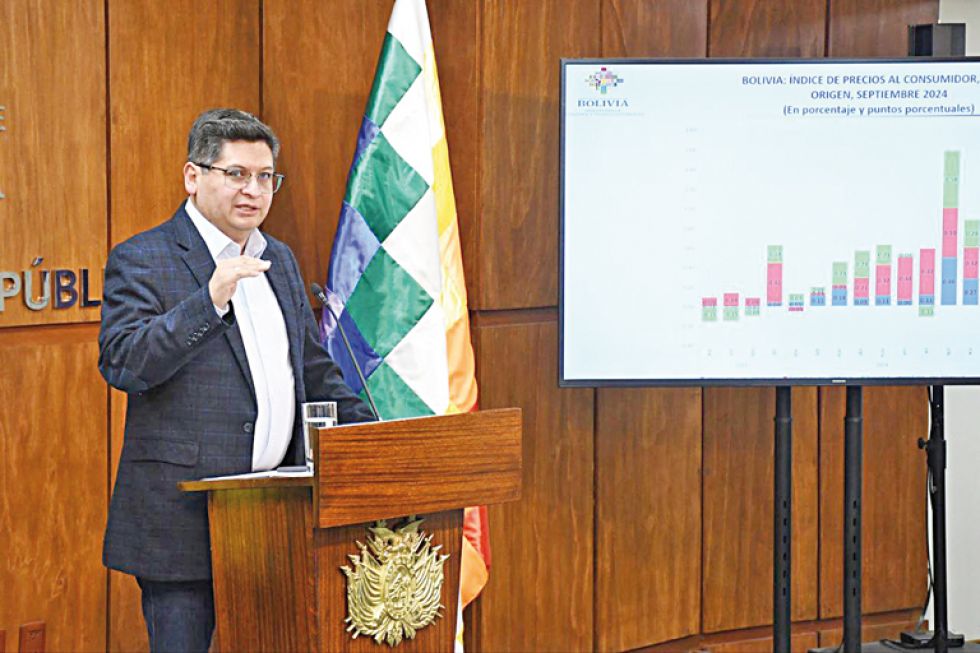 MINISTRO. Marcelo Montenegro, durante su conferencia de prensa, este lunes.